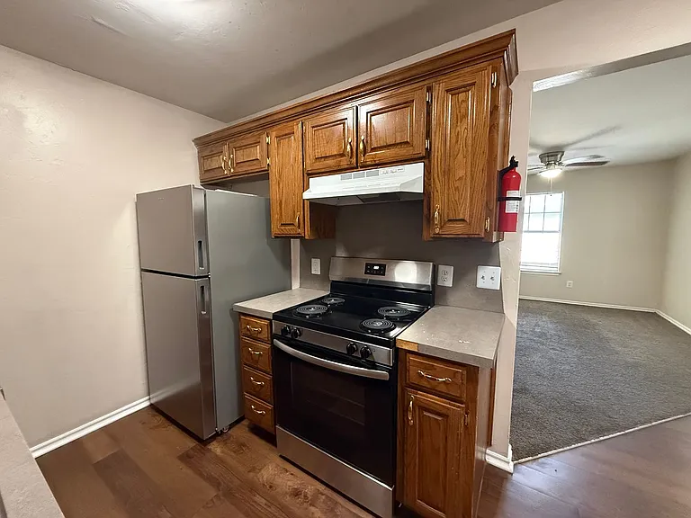 2021 NW 25th St #15 — Photo 4
