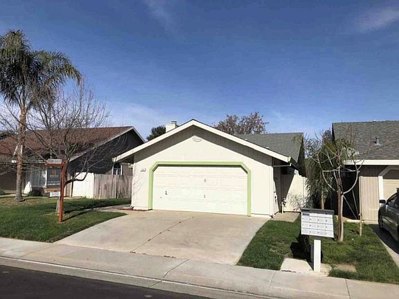 3rd image of 1365 Tyler Dr