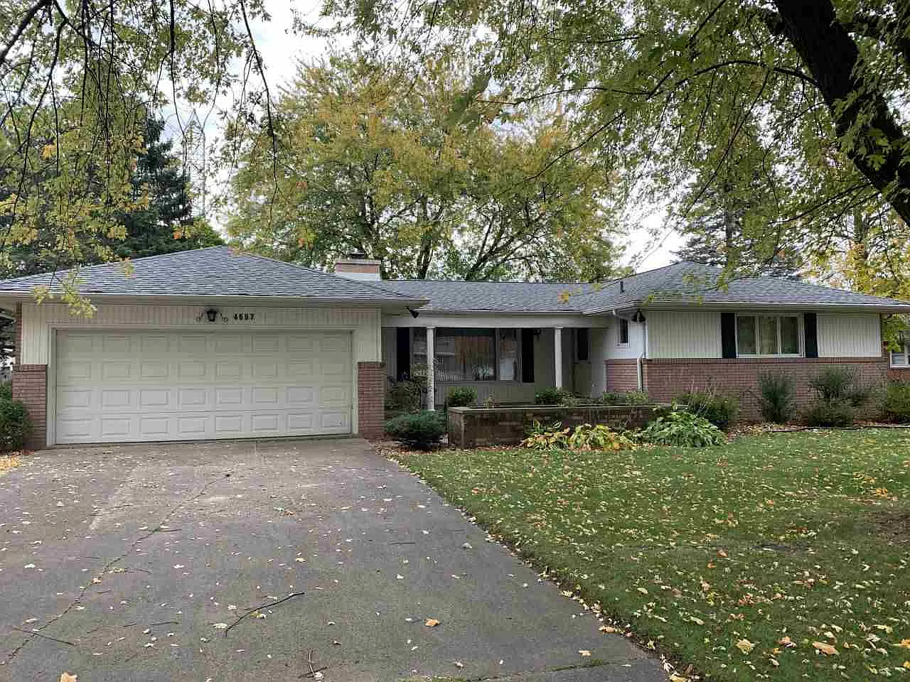 4667 Willow Dr photo 1