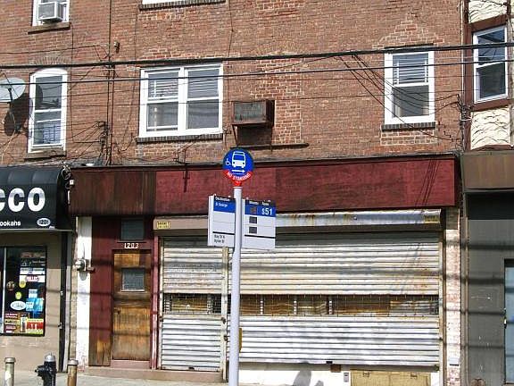 4th image of 1203 Bay St