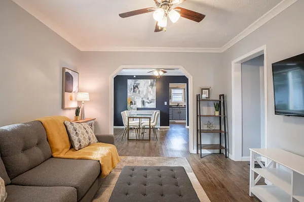 2 bed, 708 sqft, $1,799 — Photo 2