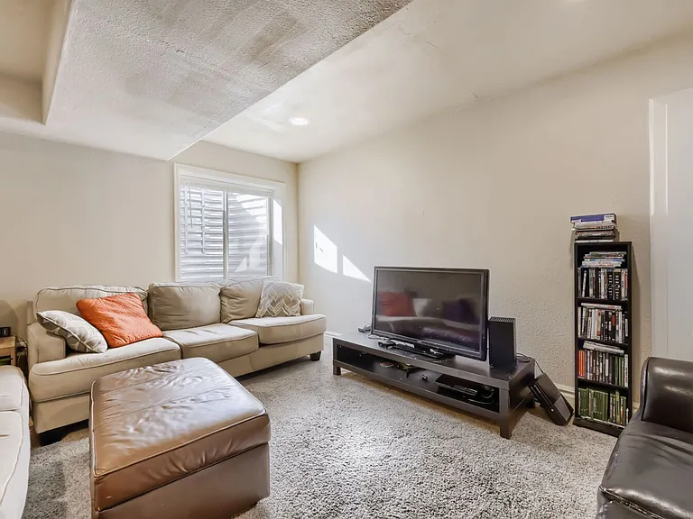 1582 Hays Ct — Photo 17
