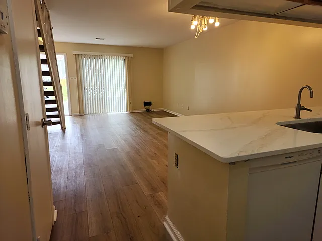 5326 Lake Victoria Arch — Photo 5
