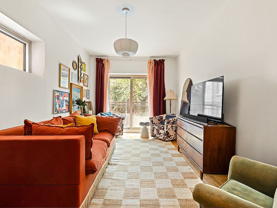 1st image of 186 Grand St #202