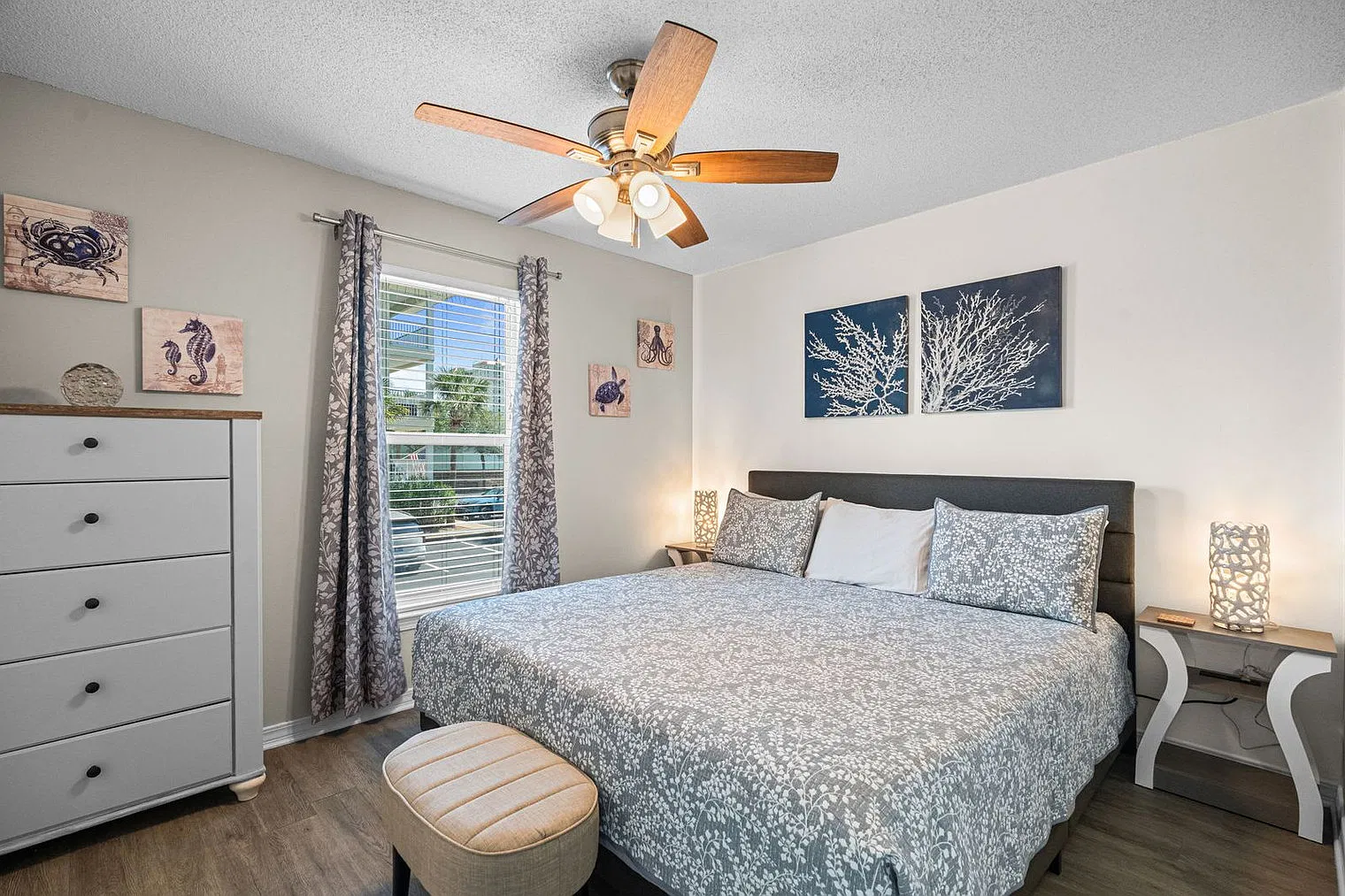 2 bed, 2.0 bath, 828 sqft, $3,460 — Photo 4