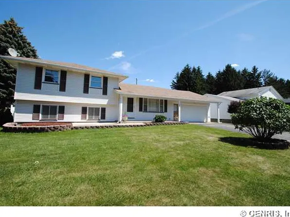 66 Astronaut Dr, Rochester, NY 14609