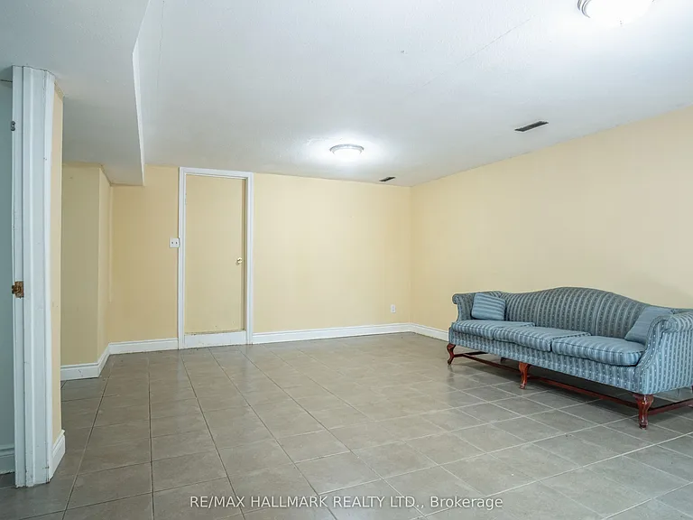 399 Lawrence Ave W #BASEMENT — Photo 5