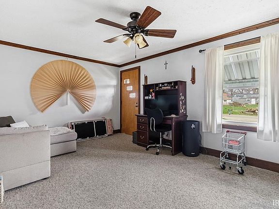 2nd image of 216 Argonne Rd