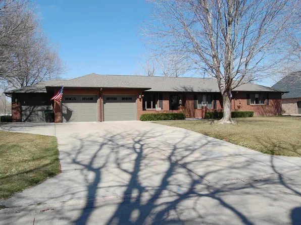 312 Huron Dr, Kearney, NE 68847