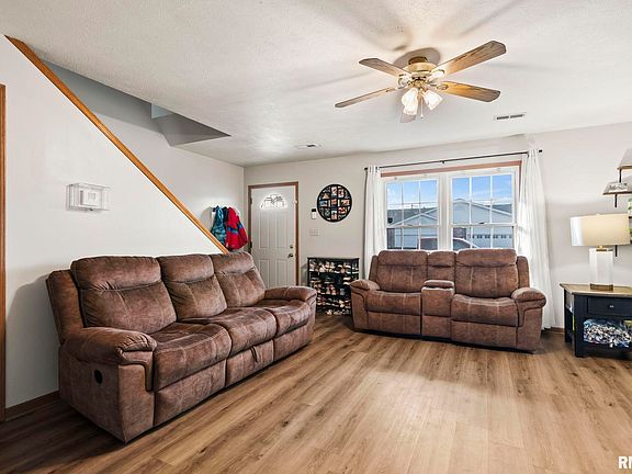 5th image of 8B Dawson Cir