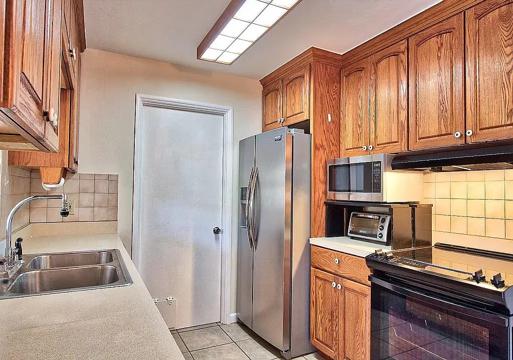 3196 70th Ln N — Photo 4