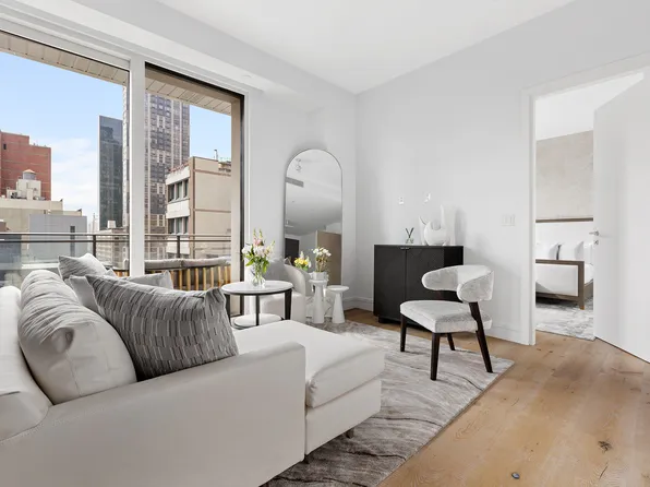 305 East 61st Street 801 image 1 of 9