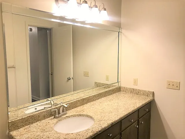 310 Eden Dr — Photo 6