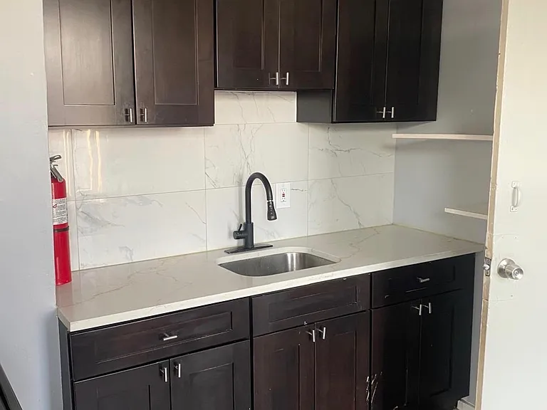62 Van Buren St #3 — Photo 9