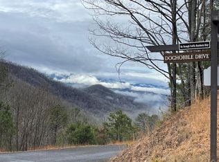 235 Doghobble Dr, Franklin, NC 28734