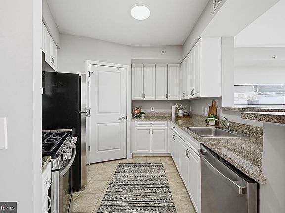 4th image of 555 Massachusetts Ave NW APT 1302