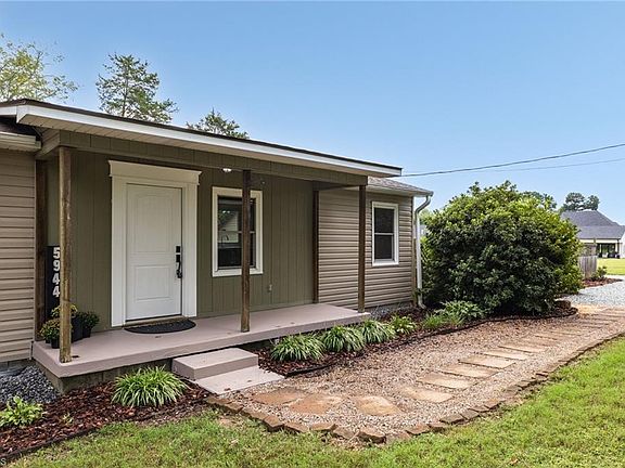 3rd image of 5944 Ridge Rd