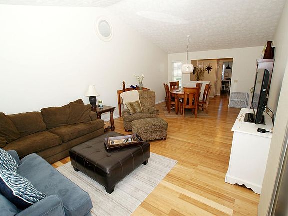 3rd image of 680 Stoneharbor Ln