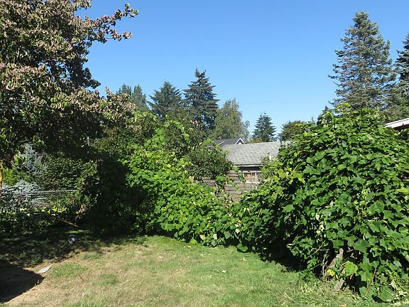 4th image of 3124 S 144th St