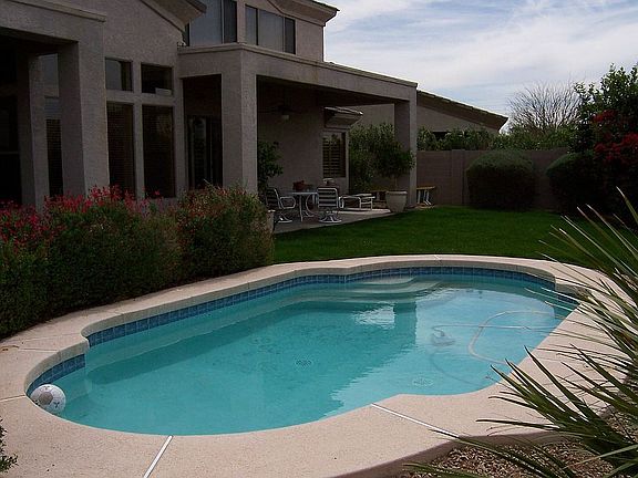 Lush yard w/pool