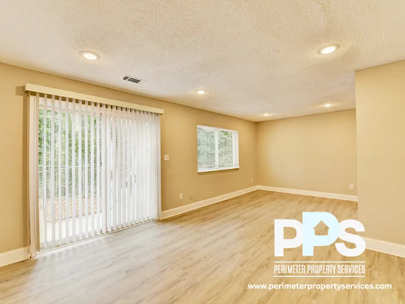 3 bed, 1.5 bath, 1256 sqft, $1,349 — Photo 3