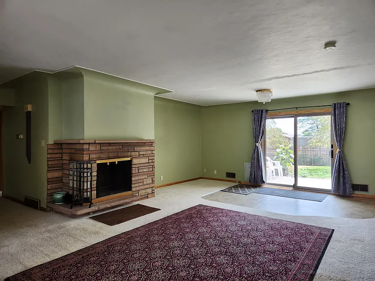 1326 Fremont Ct — Photo 4