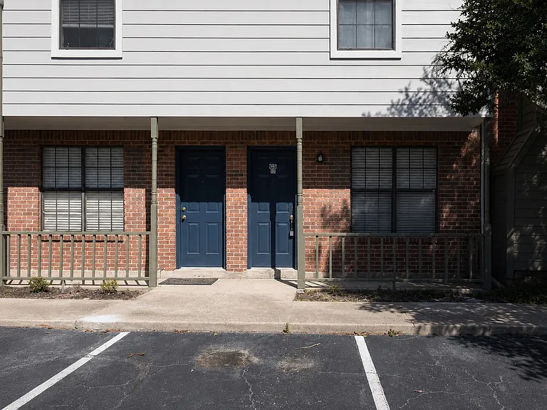 716 W Mulberry St #17 — Photo 10