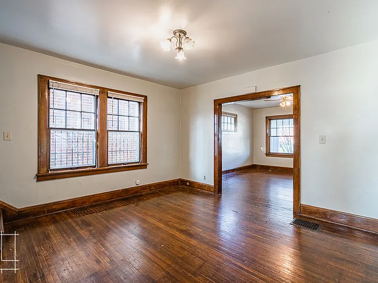 1448 Summit St — Photo 10