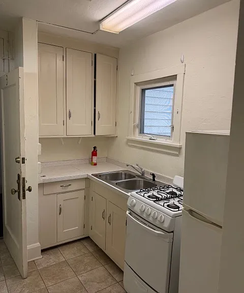 1045 Lake Rd #3 — Photo 5