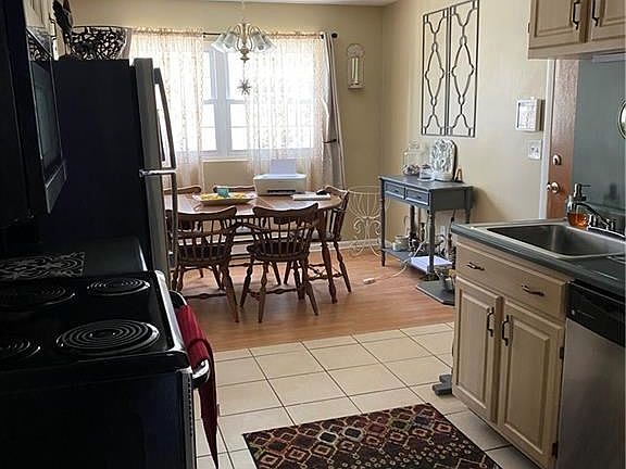 2nd image of 12 Stonehenge Dr