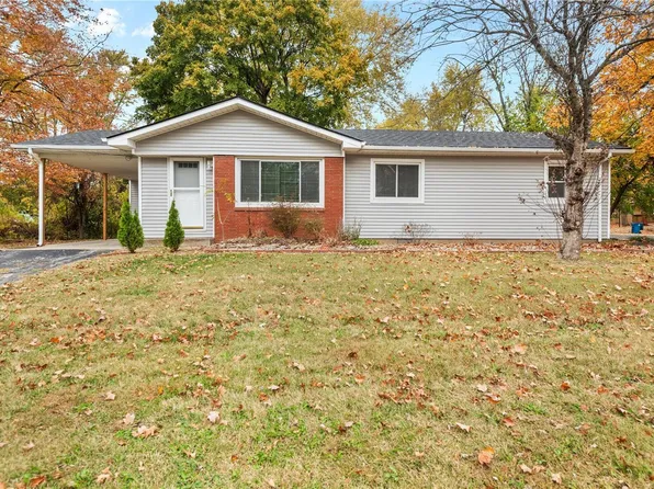 11 Carolyn St, Glen Carbon, IL 62034