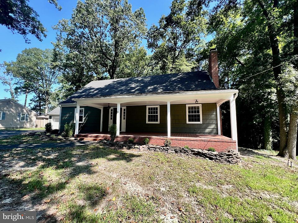 1st image of 131 Oak Lane Dr