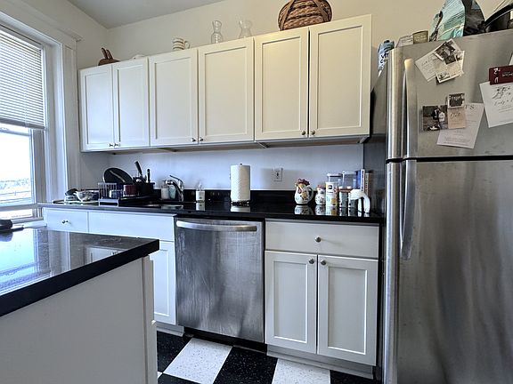 3rd image of 130 Brainerd Rd APT 17