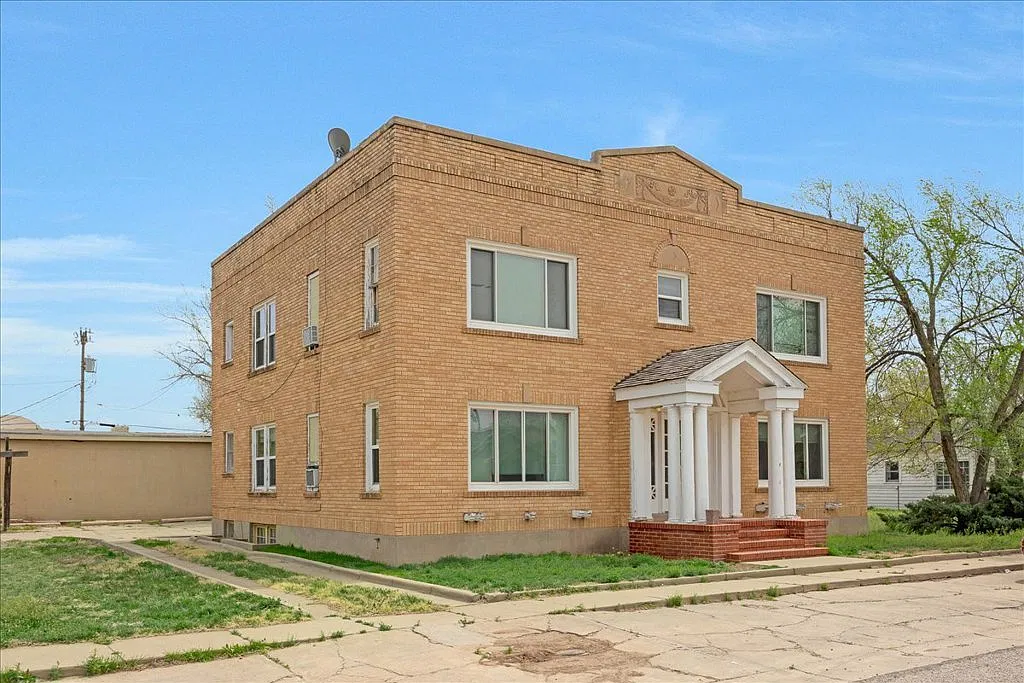 1403 S Hughes St — Photo 4