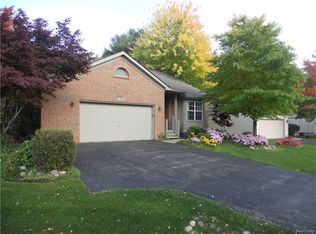 106 Lakeshore Vis, Howell, MI 48843