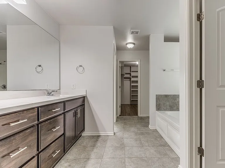 15704 Caney Dr — Photo 17