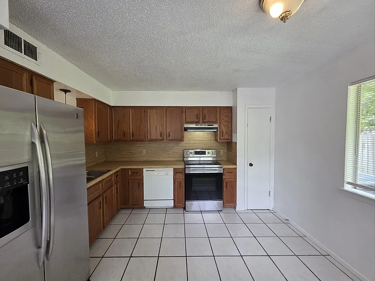 8818 Clearbrook Trl #A — Photo 5