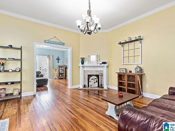 3rd image of 1104 Highland Ave