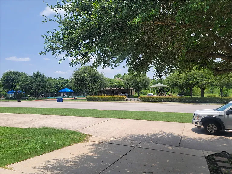 319 Riverwalk Dr — Photo 31