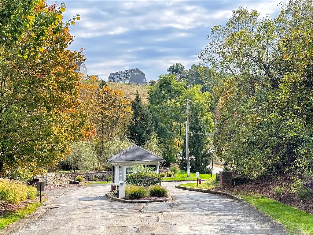 2 bed, 2.5 bath, 1248 sqft, $1,995 — Photo 3