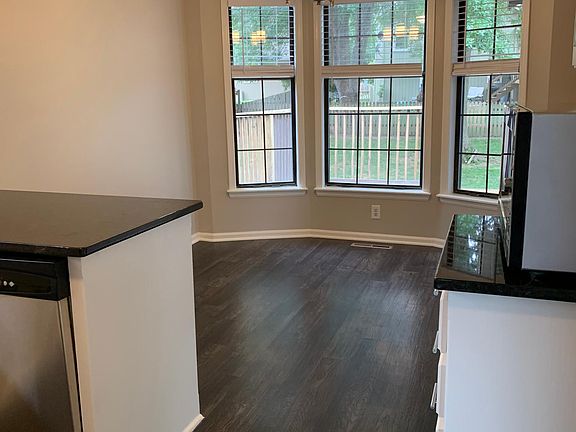 3rd image of 1308 NE Depot Dr