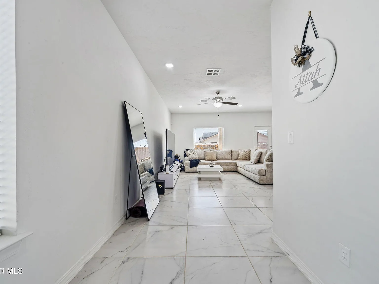 4 bed, 3.5 bath, 2018 sqft, $2,200 — Photo 2