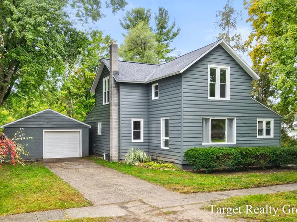 320 Pine St, Howard City, MI 49329