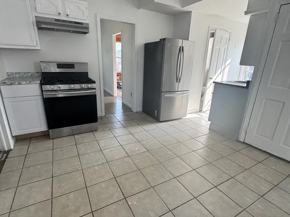 166 Lowell Ave Floor 2, Providence, RI 02909