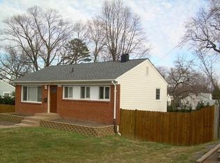 2366 W Longview Dr, Woodbridge, VA 22191