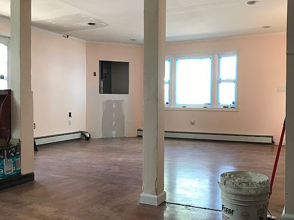 2nd image of 135 W Parmenter St