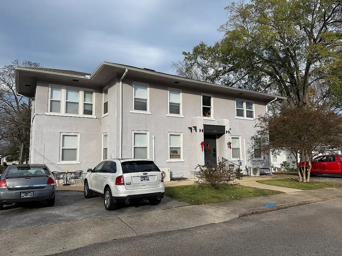 Building Photo - 308 Thompson St #F