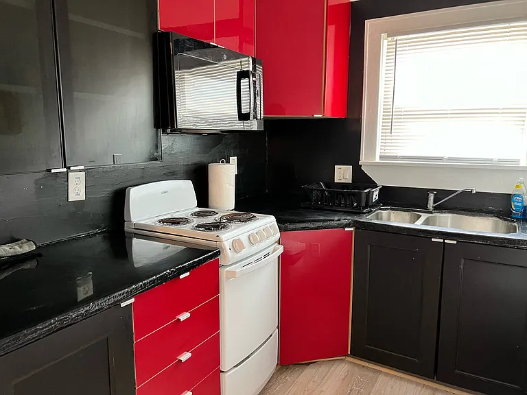 1922 Rosewood St #1R — Photo 9