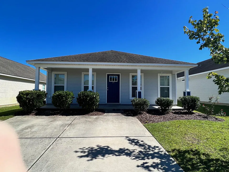 27 Biscayne Dr