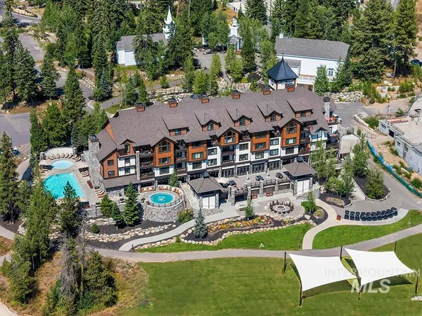 720 Village Dr Unit 404, Donnelly, ID 83615